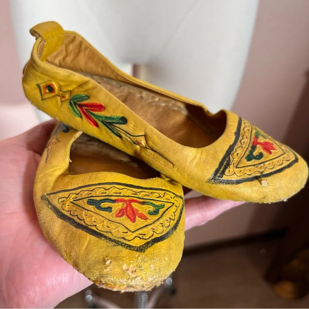 Vintage antique Tooled Leather South Western Bohemian Childs Moccasins Shoes